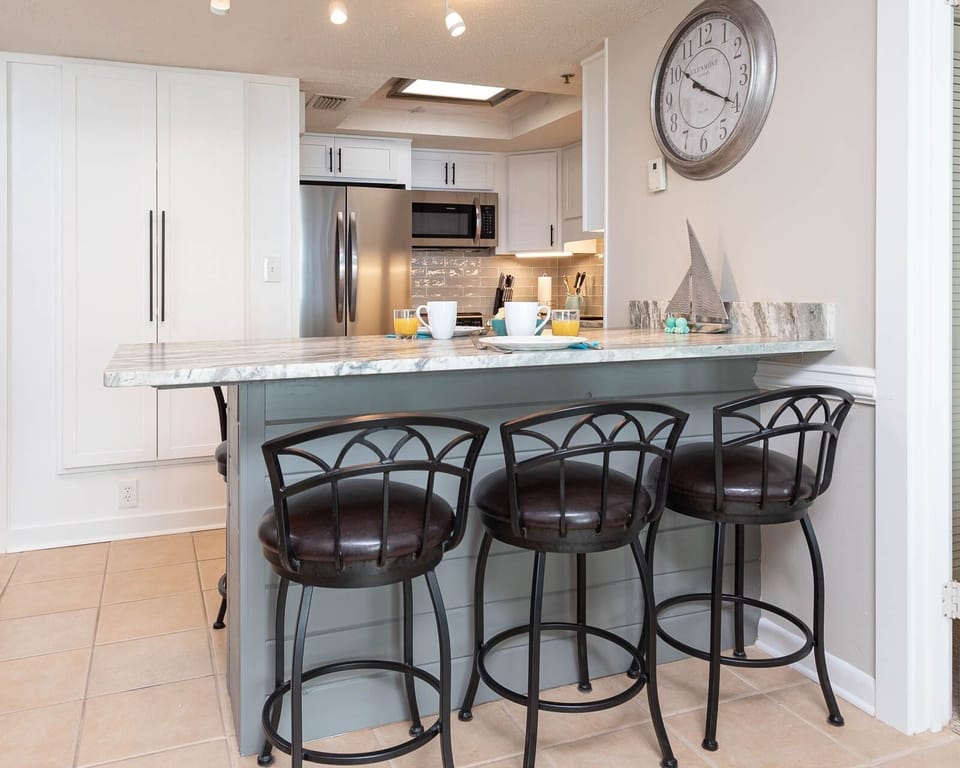 Condo, 2 Bedrooms | Private kitchen | Fridge, oven, coffee/tea maker