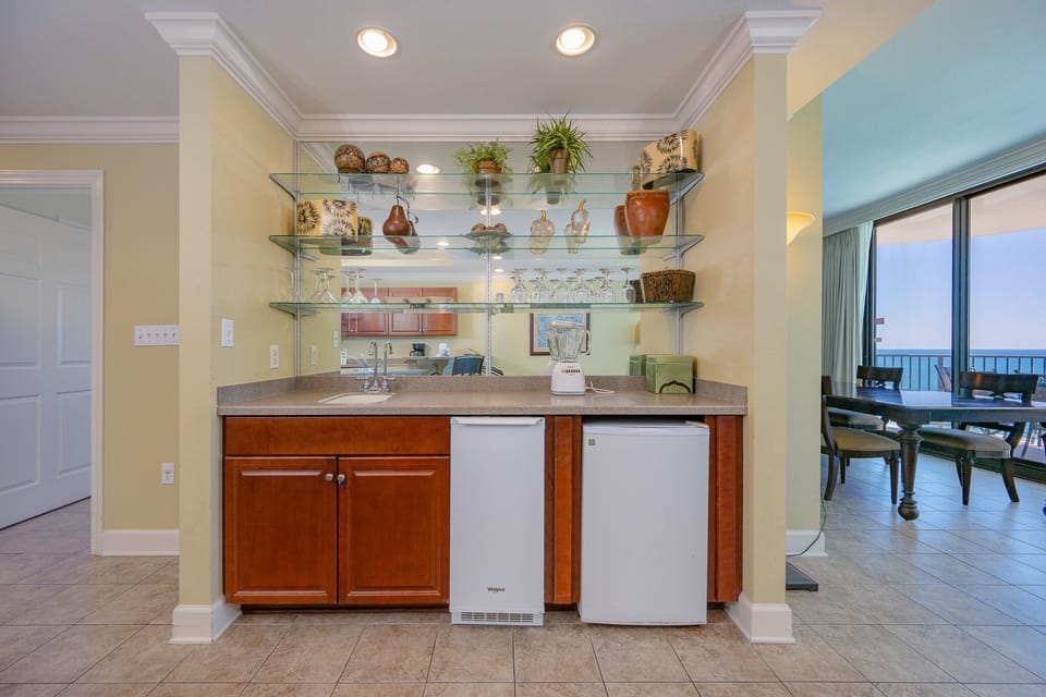 Condo, 3 Bedrooms | Private kitchen | Fridge, oven, coffee/tea maker