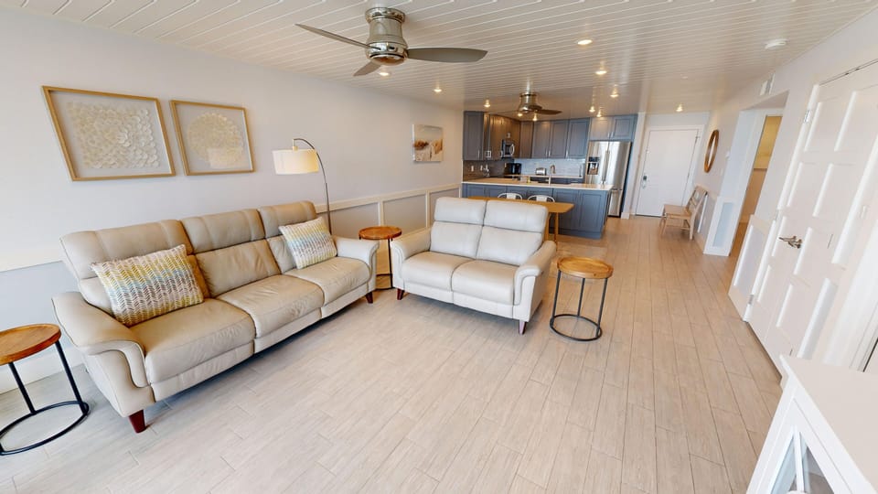 Condo, 2 Bedrooms | Living area