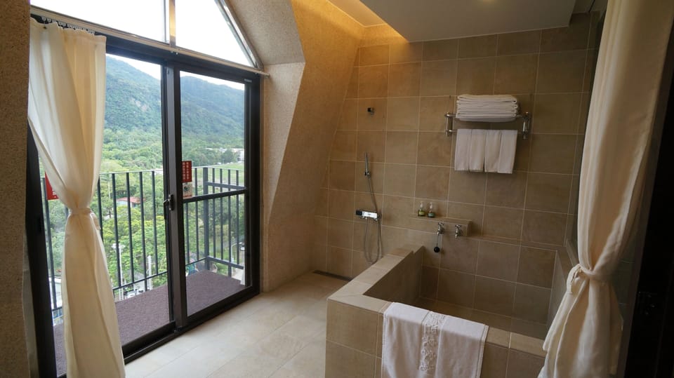 Luxury Japanese Style Family Room | Mountain view