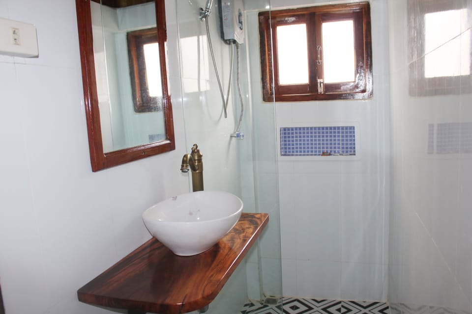 Standard Double Room | Bathroom | Shower, free toiletries, hair dryer, slippers