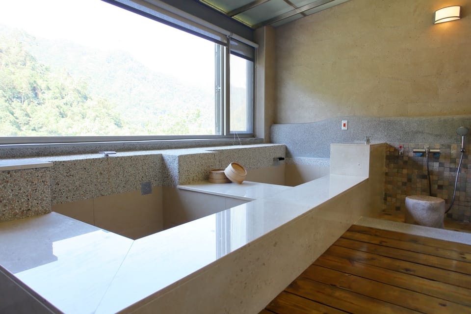 Deluxe Double Room (Hot Spring) | Deep soaking bathtub
