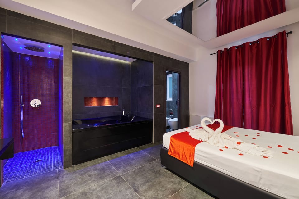 Passion | In-room safe, blackout drapes, soundproofing, WiFi (free)
