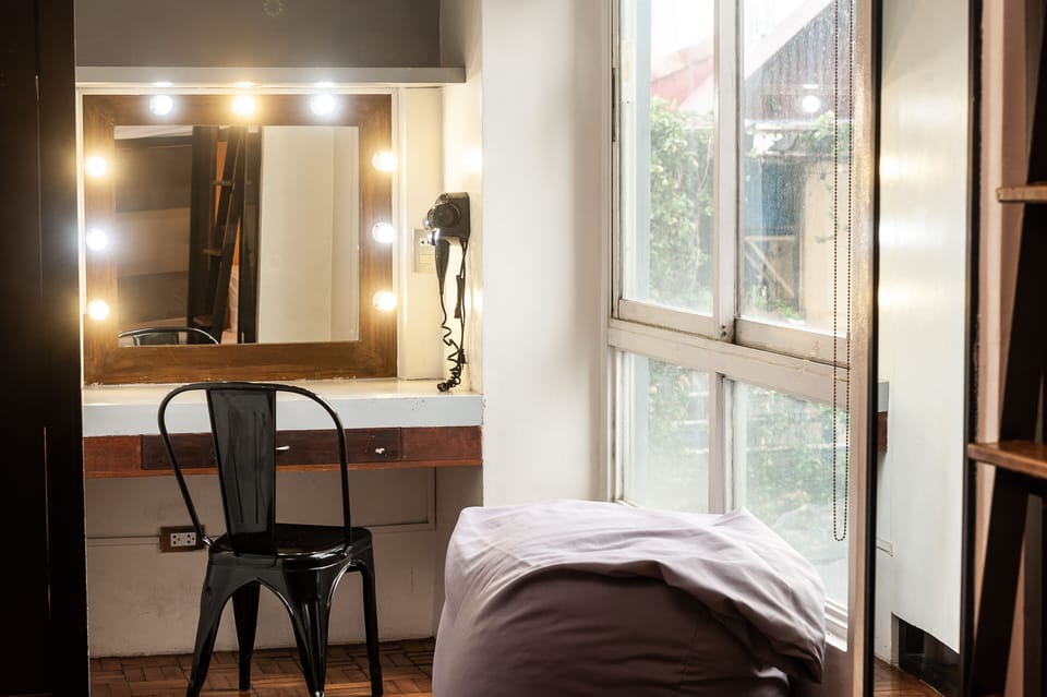 6 Beds Female Dorm | In-room safe, desk, free WiFi, bed sheets