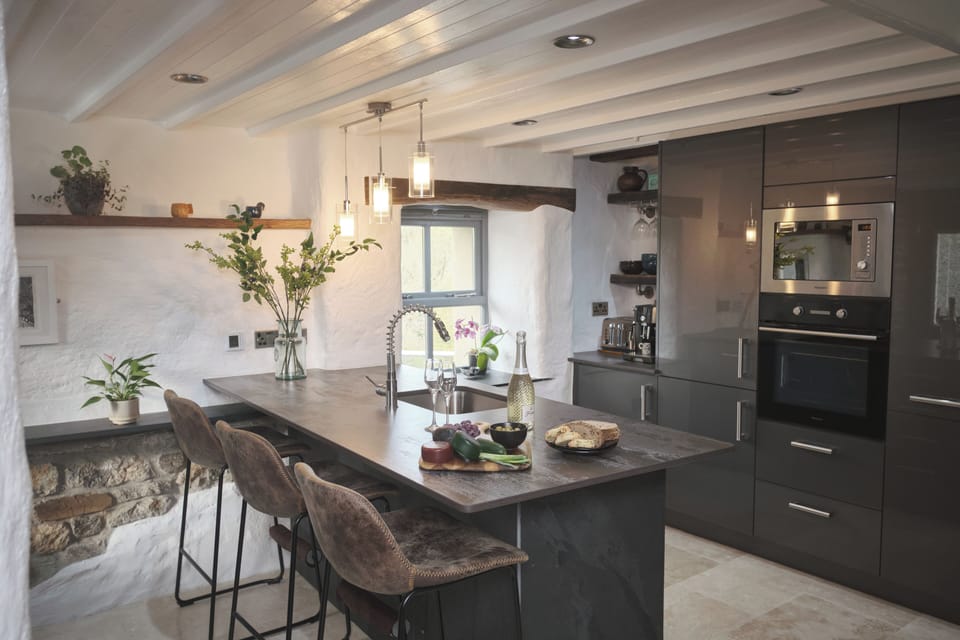 Romantic House | Private kitchen | Espresso maker, electric kettle