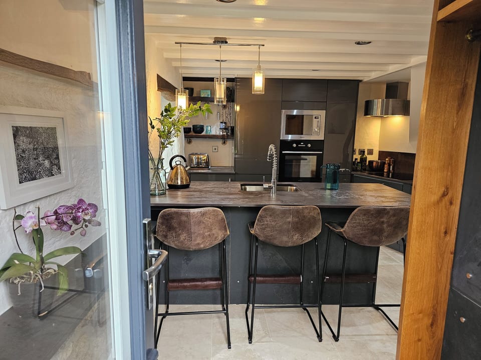 Romantic House | Private kitchen | Espresso maker, electric kettle