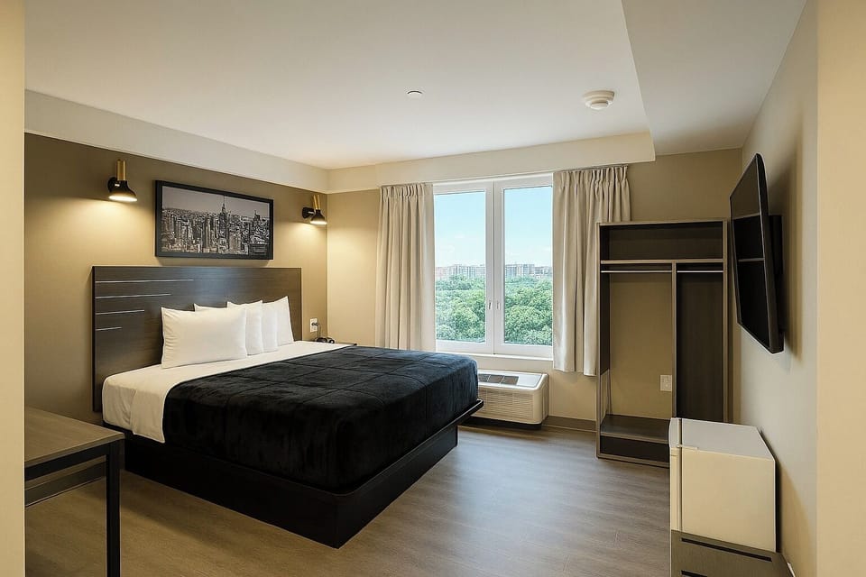 Deluxe Room, 1 King Bed, Non Smoking | Desk, laptop workspace, soundproofing, free WiFi
