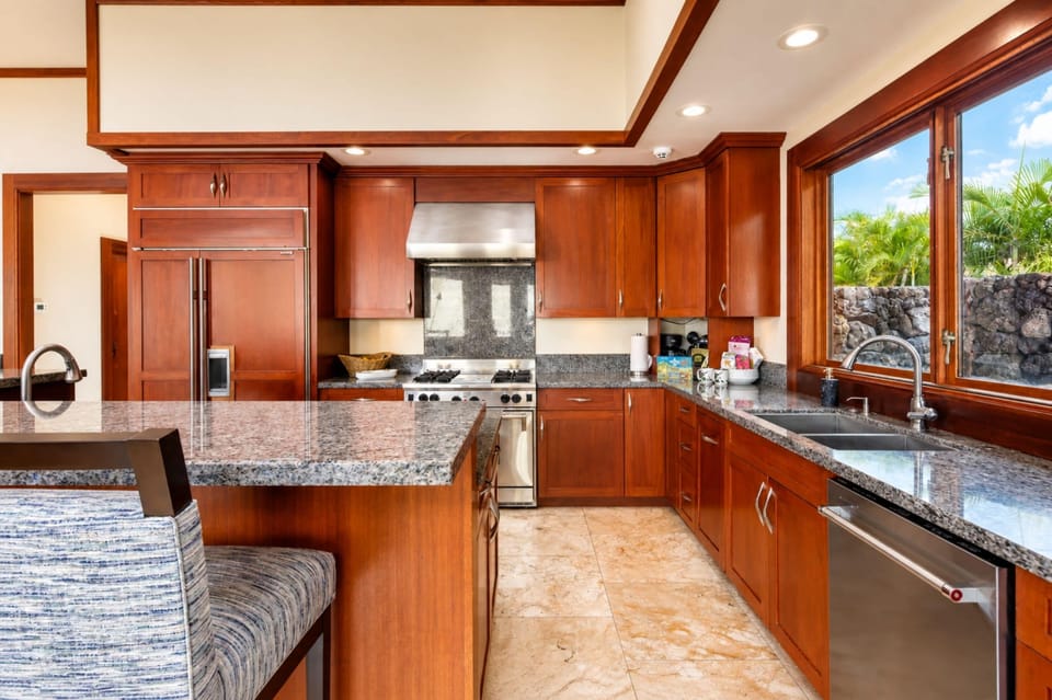 Villa, 4 Bedrooms (Oceanfront, Sleeps 11 (Hale Nani)) | Private kitchen | Fridge, microwave, oven, dishwasher