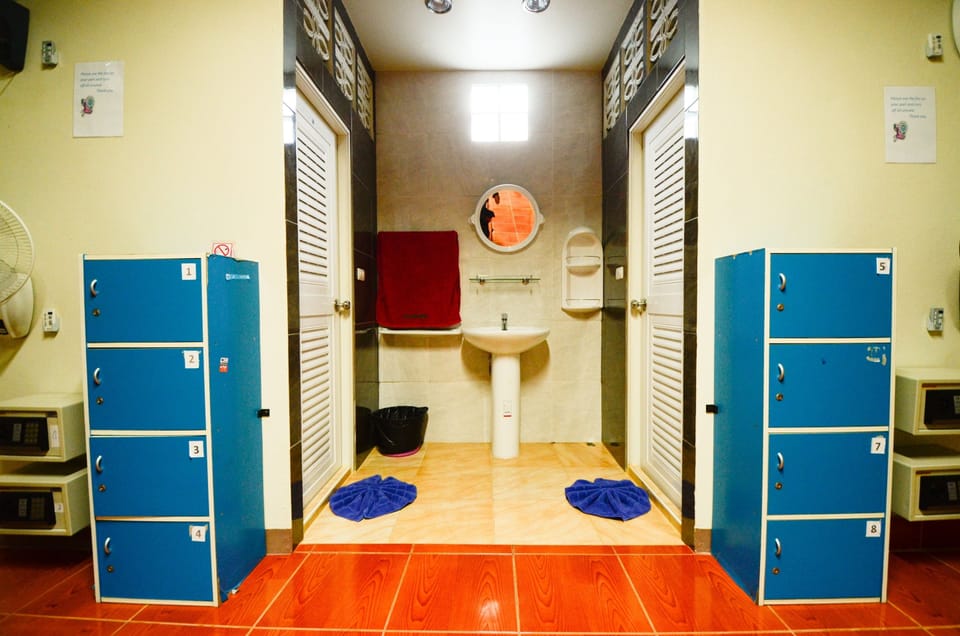 Shared Dormitory, Mixed Dorm | Bathroom | Shower, towels