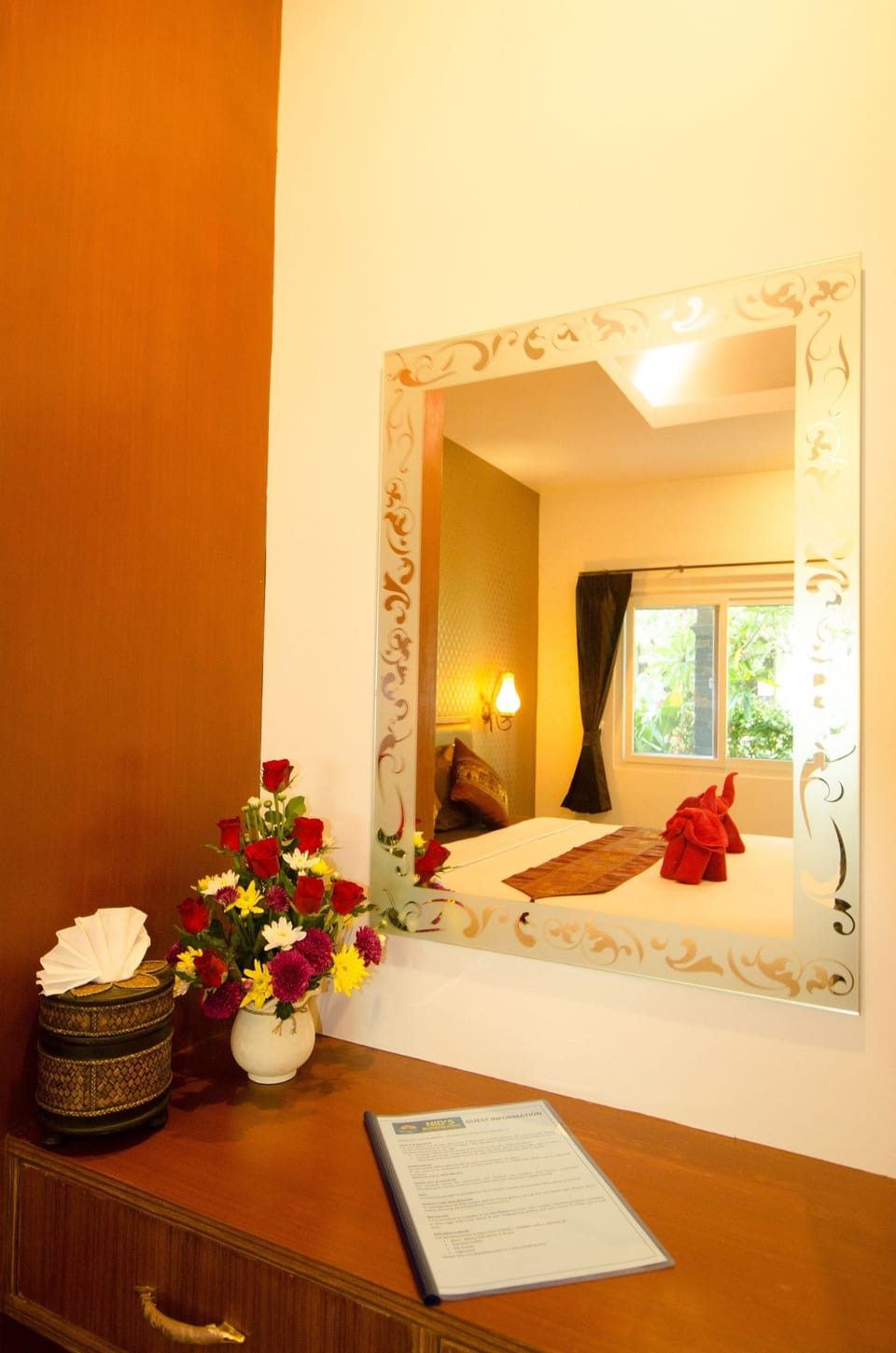 Deluxe Double Room | Living room