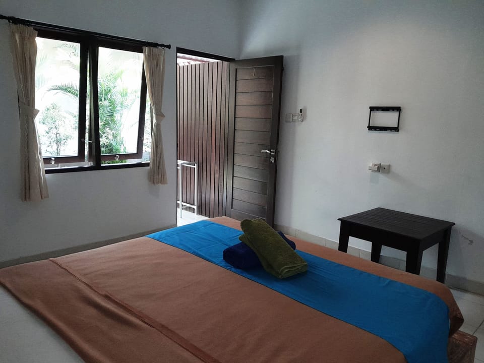 Standard Room, 1 Double Bed, Mountain View | Select Comfort beds, individually furnished, desk, laptop workspace