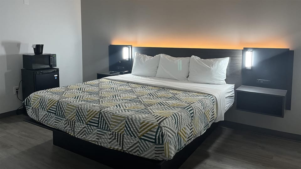 Iron/ironing board, WiFi (free), bed sheets
