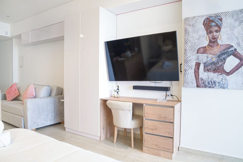 Apartment, 1 Bedroom, Accessible, Balcony | Living room