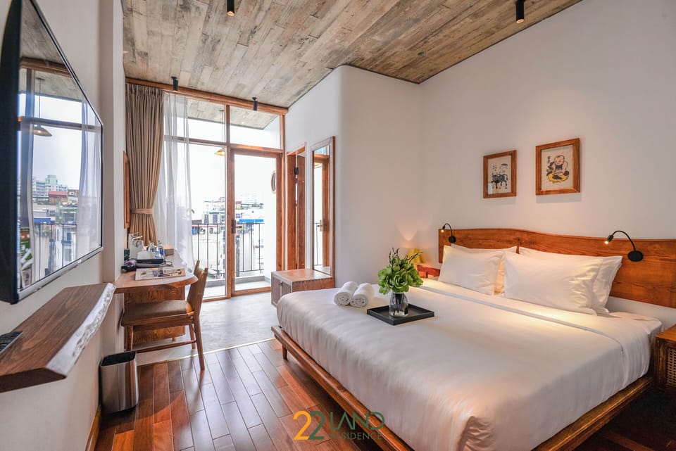 Deluxe Double Room, Balcony, City View | Minibar, in-room safe, individually furnished, desk