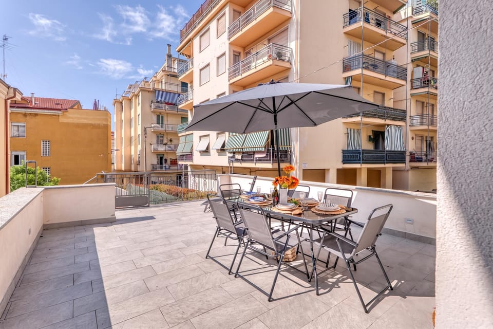 Family Apartment, 2 Bedrooms, 2 Bathrooms (Casa del Geco with Terrace and) | Outdoor dining