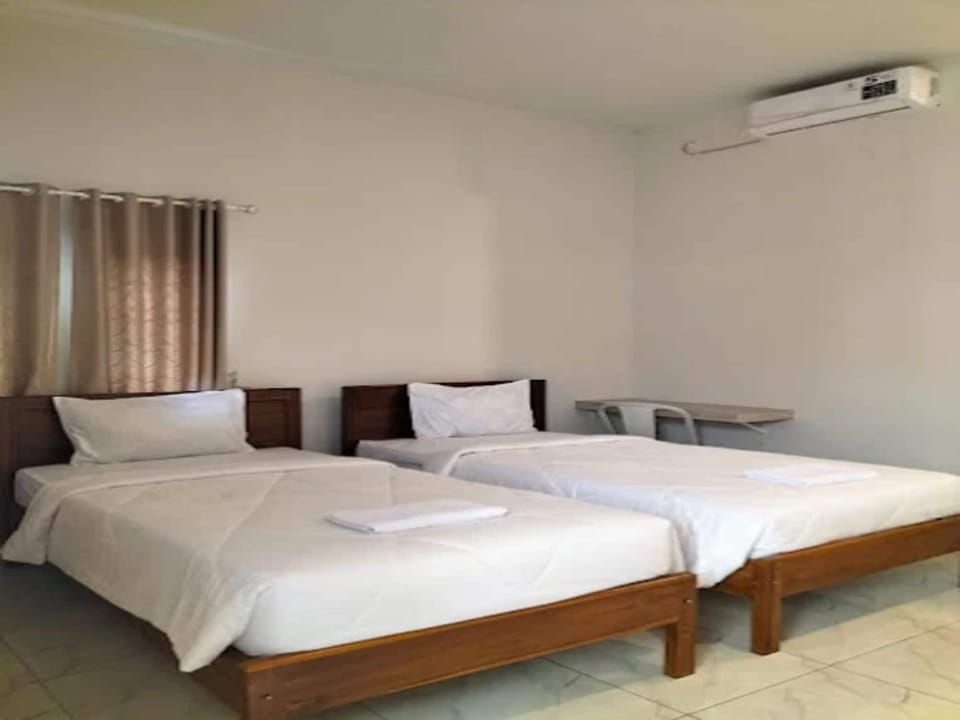 Twin Room | Desk, laptop workspace, WiFi (free)