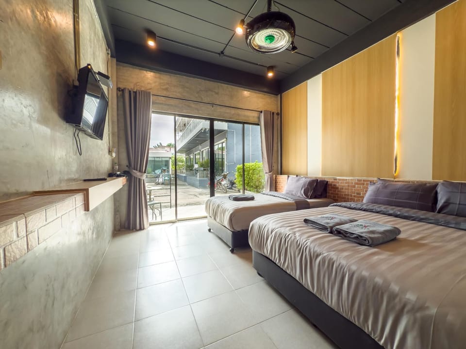 Amiigo Triple 1st Floor | Premium bedding, soundproofing, bed sheets