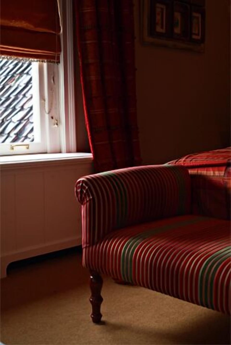 Double Room (Red) | Living area | Flat-screen TV, iPod dock