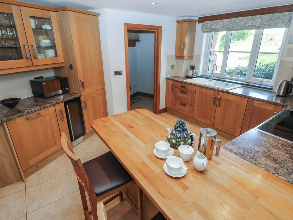 Fridge, dishwasher, cookware/dishes/utensils