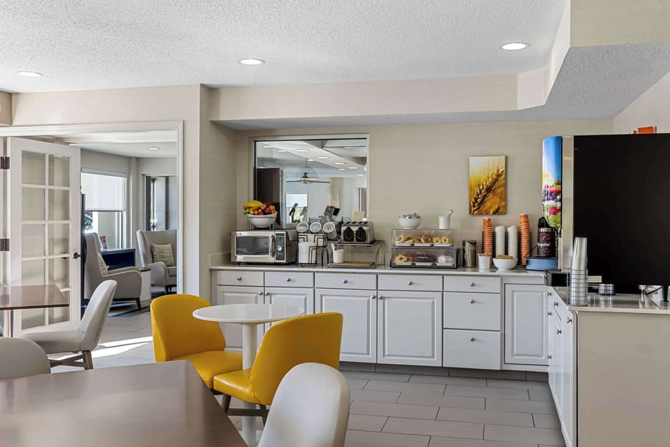 Free daily continental breakfast