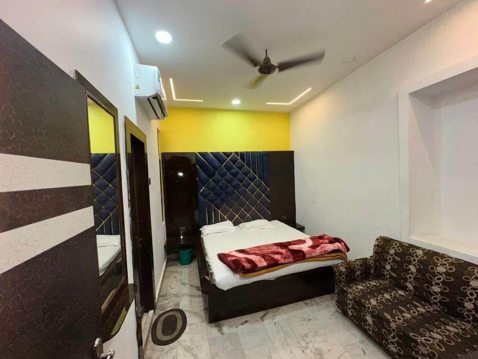 Deluxe Double Room, Balcony, City View | WiFi (free)