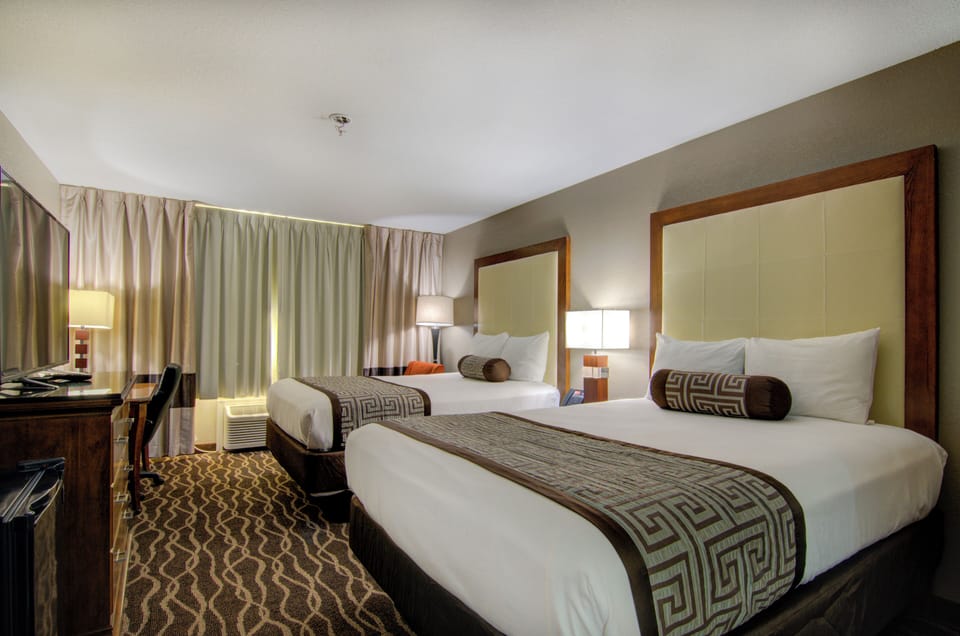 Premium bedding, desk, blackout drapes, free WiFi