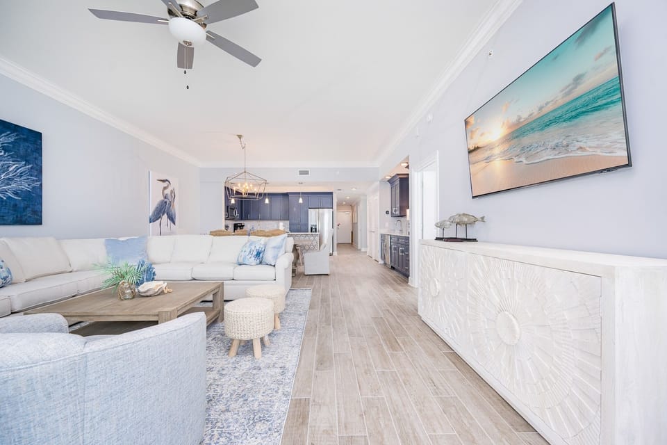 Condo, 3 Bedrooms | Living area