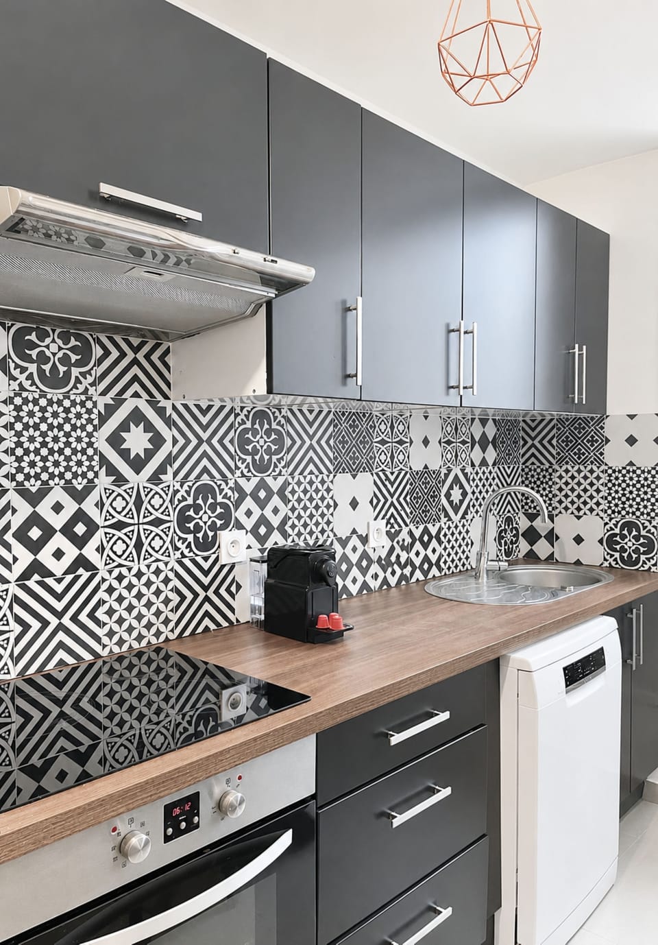 Family Apartment, City View | Private kitchen | Espresso maker, electric kettle, toaster, freezer