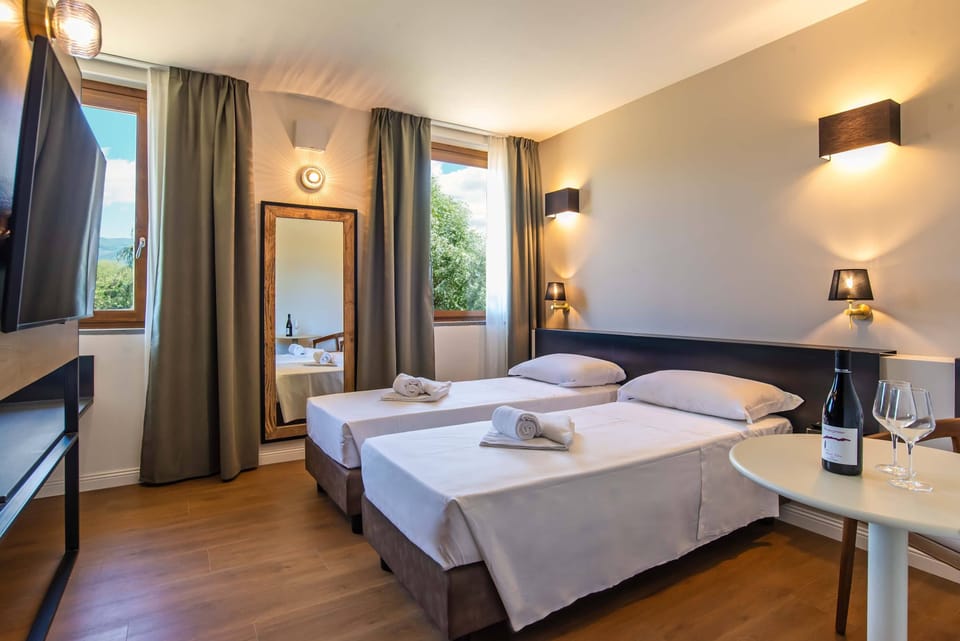 Classic Double or Twin Room | Desk, free WiFi, bed sheets