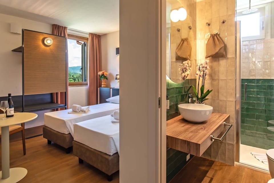 Classic Double or Twin Room | Desk, free WiFi, bed sheets