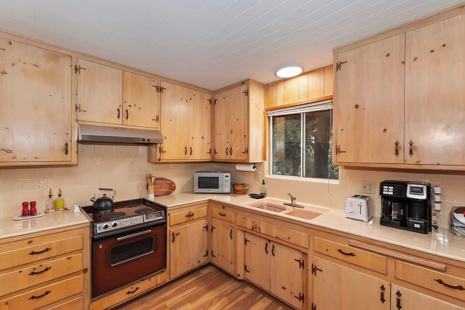 Cabin, Multiple Beds, Hot Tub, Mountain View (The Lazy Bear Cabin) | Private kitchen | Fridge, microwave, oven, stovetop