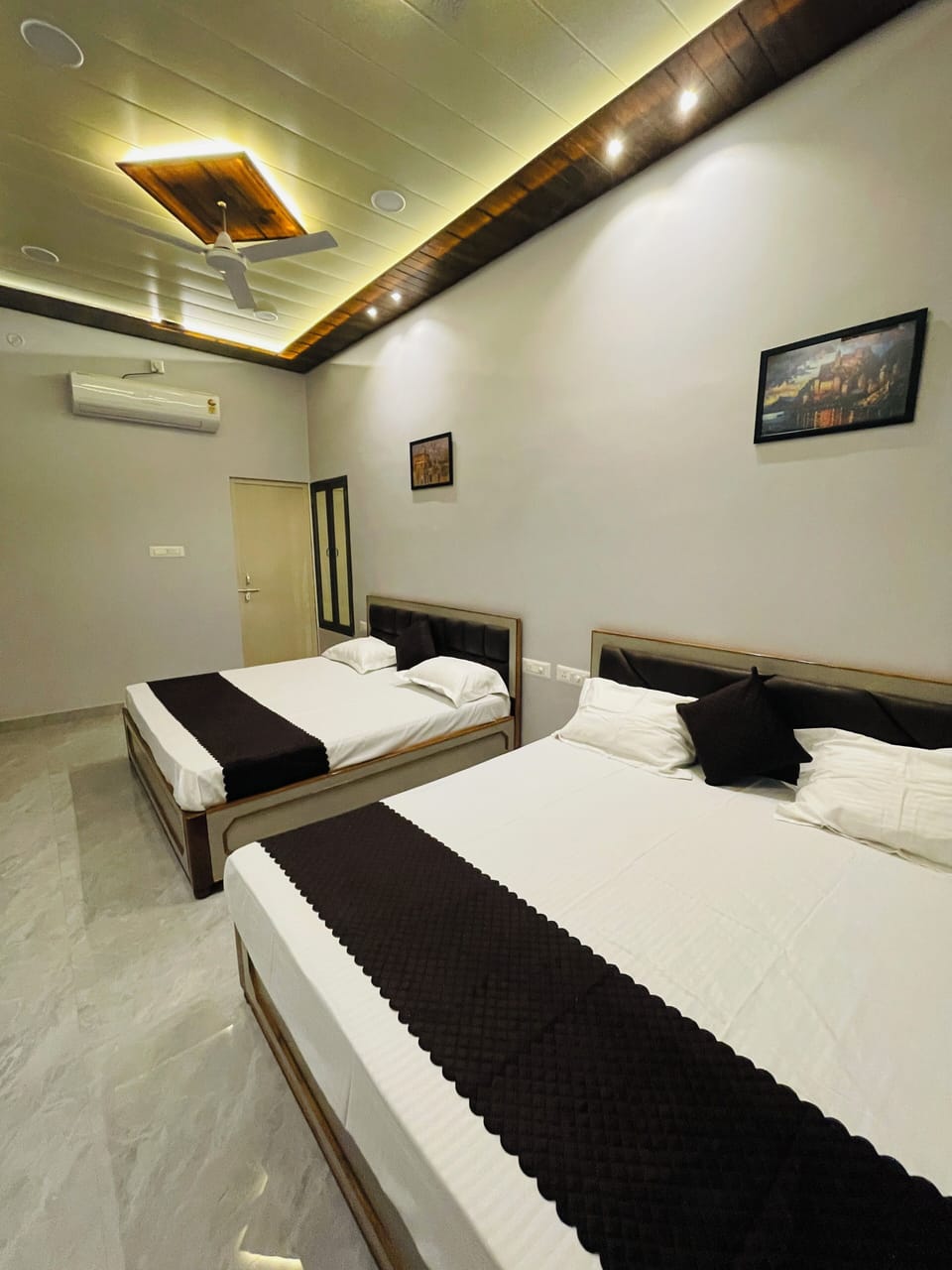 Family Room, Multiple Beds, Air conditioning | Memory foam beds, soundproofing, free WiFi