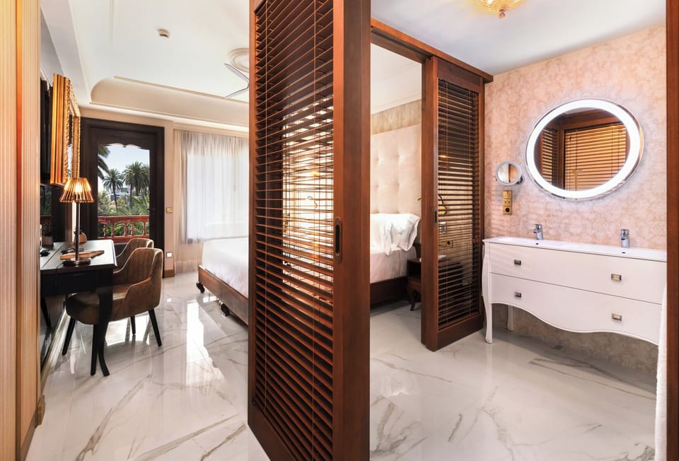 Deluxe Room (Superior) | Minibar, in-room safe, WiFi (free), bed sheets