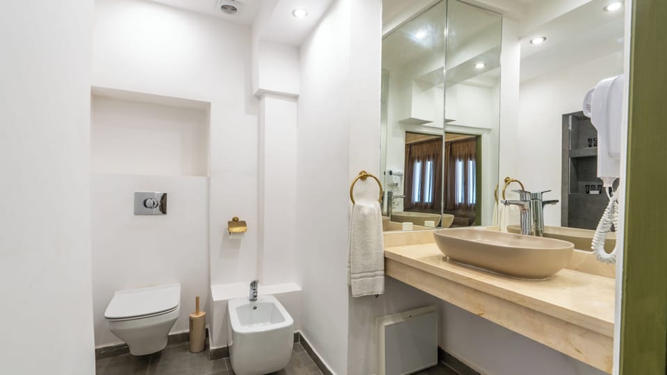 Luxury Suite, Courtyard View | Premium bedding, in-room safe, iron/ironing board, free WiFi