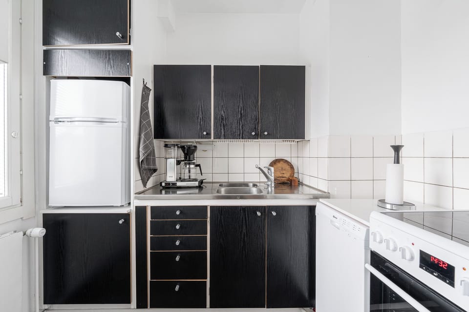 Apartment, Pets Allowed, City View | Private kitchen | Full-size fridge, microwave, oven, stovetop