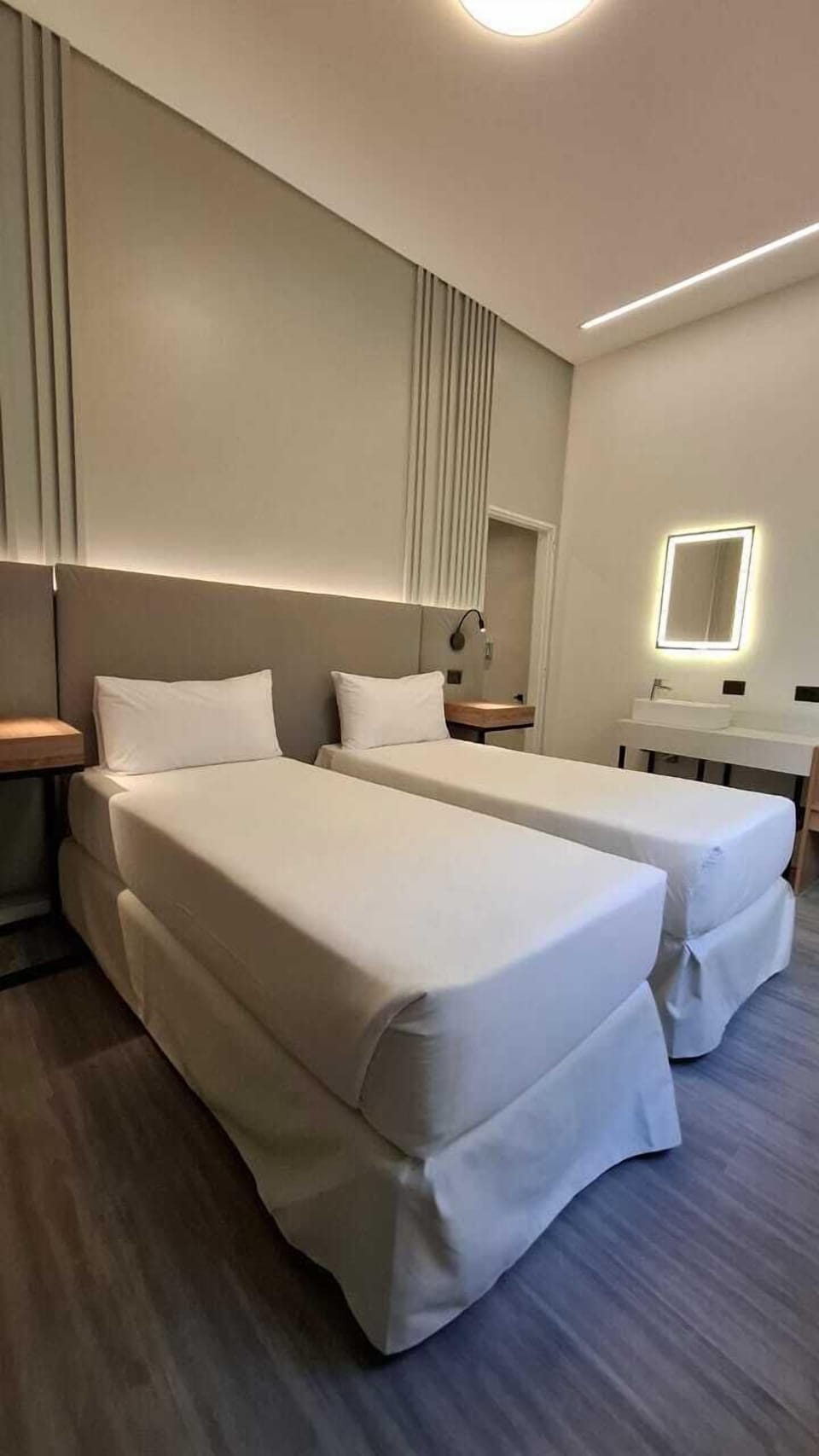 Comfort Double or Twin Room | In-room safe, desk, free WiFi