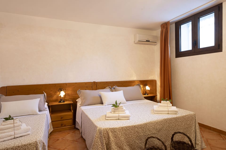 Basic Apartment, Patio | Desk, blackout drapes, WiFi (free), bed sheets