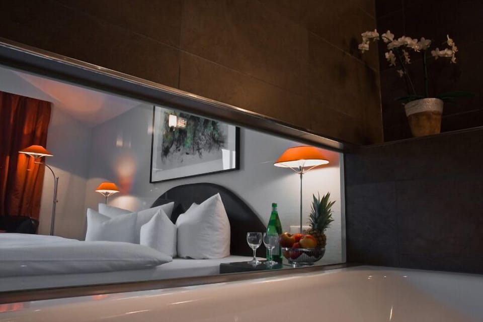Double Room | Bathroom | Shower, free toiletries, hair dryer, bathrobes