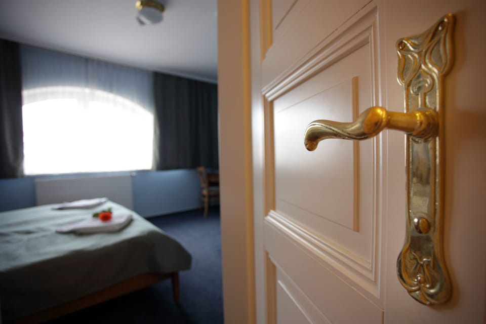 Hypo-allergenic bedding, in-room safe, individually decorated