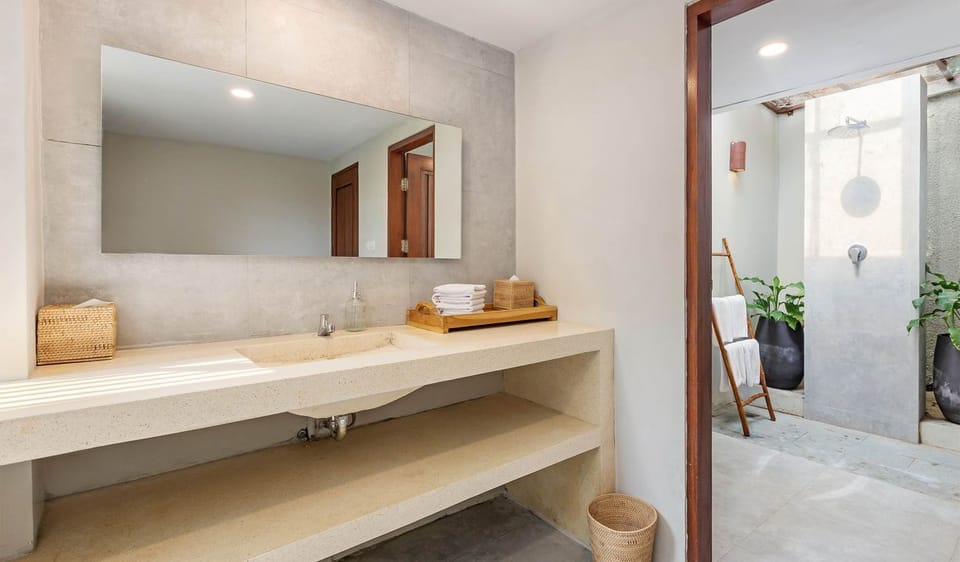Shower, towels, soap, shampoo