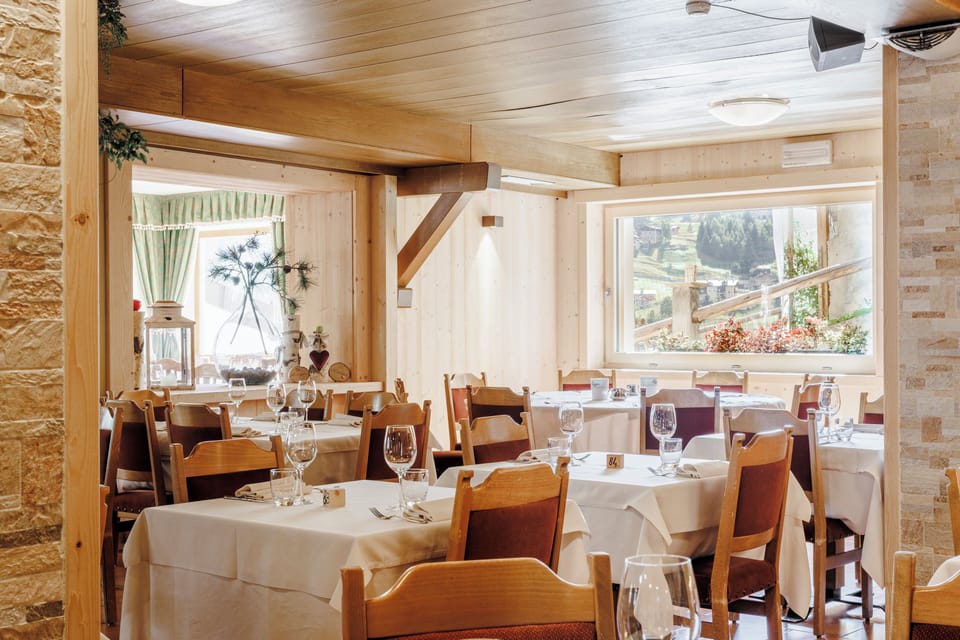 Breakfast, lunch, dinner served; Italian cuisine 