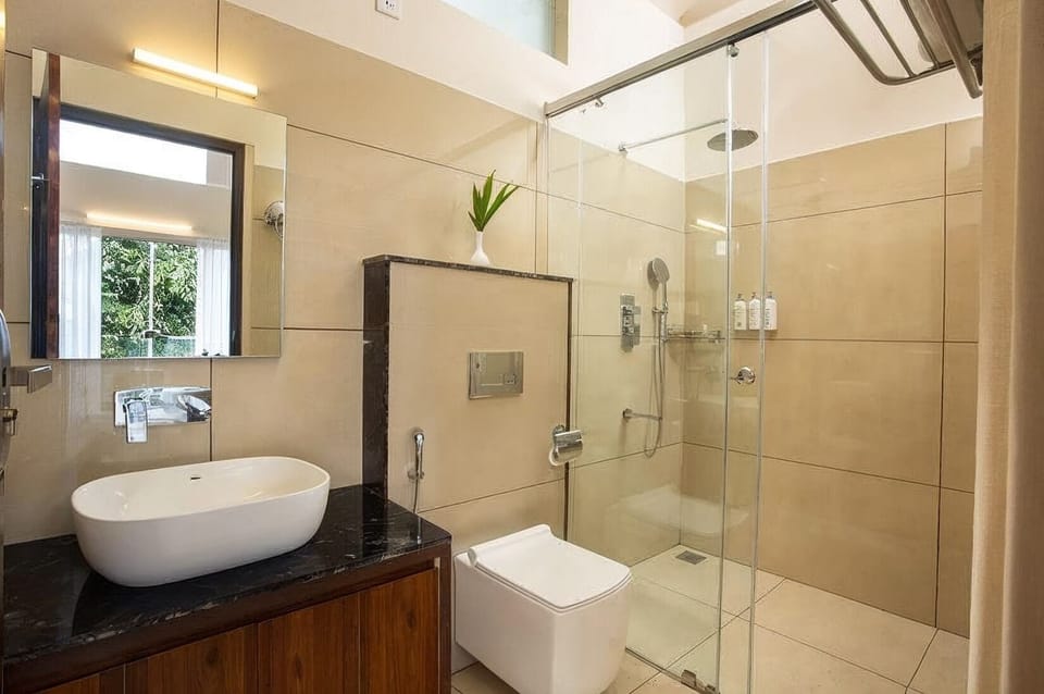 Romantic Tree House, Balcony, Mountain View | Bathroom | Shower, towels, soap, shampoo