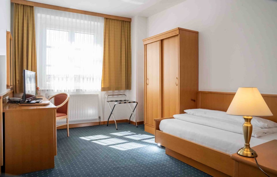 Single Room | WiFi (free), bed sheets