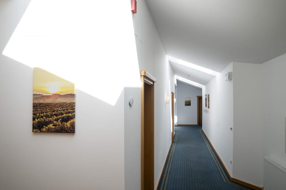 WiFi (free), bed sheets
