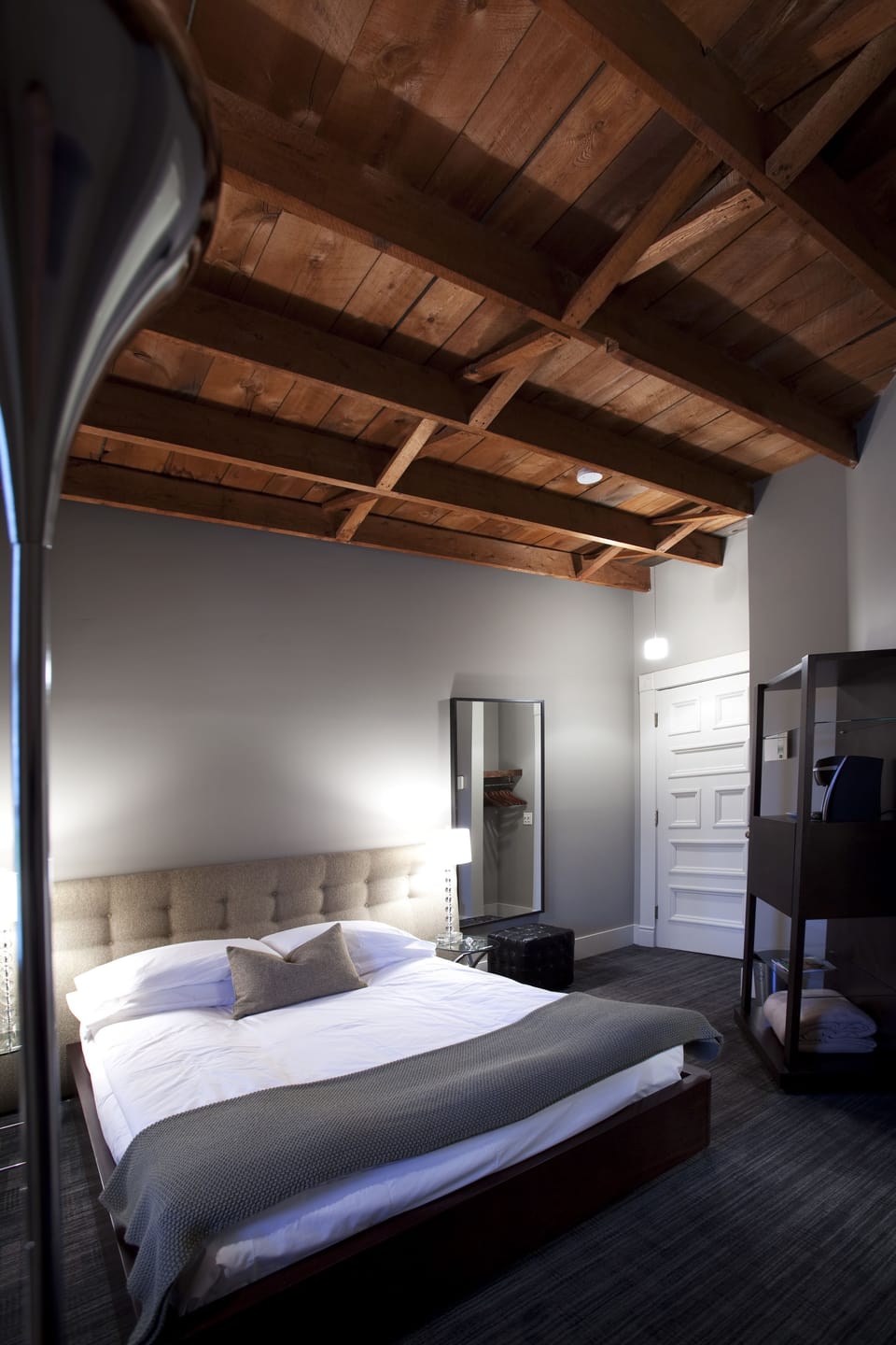 Design Room, 1 Queen Bed, Private Bathroom | Premium bedding, iron/ironing board, free WiFi, bed sheets