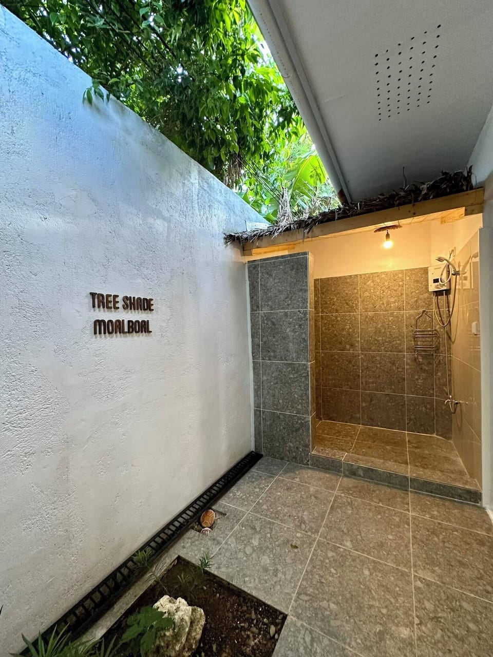Family Room, Balcony, Garden View | Bathroom | Shower, free toiletries, hair dryer, bidet