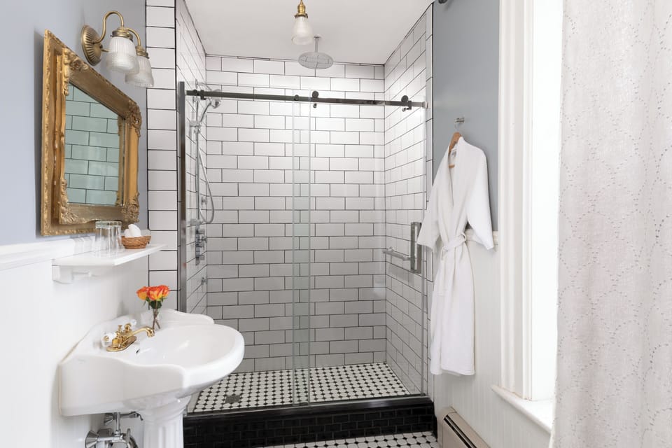 Room, Private Bathroom (Solitude) | Bathroom | Shower, rainfall showerhead, free toiletries, hair dryer