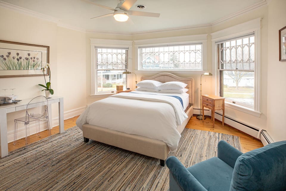 Genesee Room, Deluxe Queen Bed, Ensuite, Partial Lake View | Frette Italian sheets, premium bedding, pillowtop beds, blackout drapes