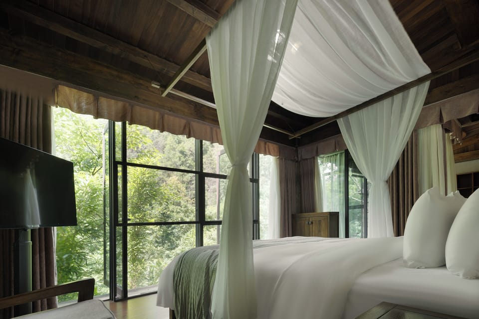 Senior House | Premium bedding, down comforters, memory foam beds, minibar