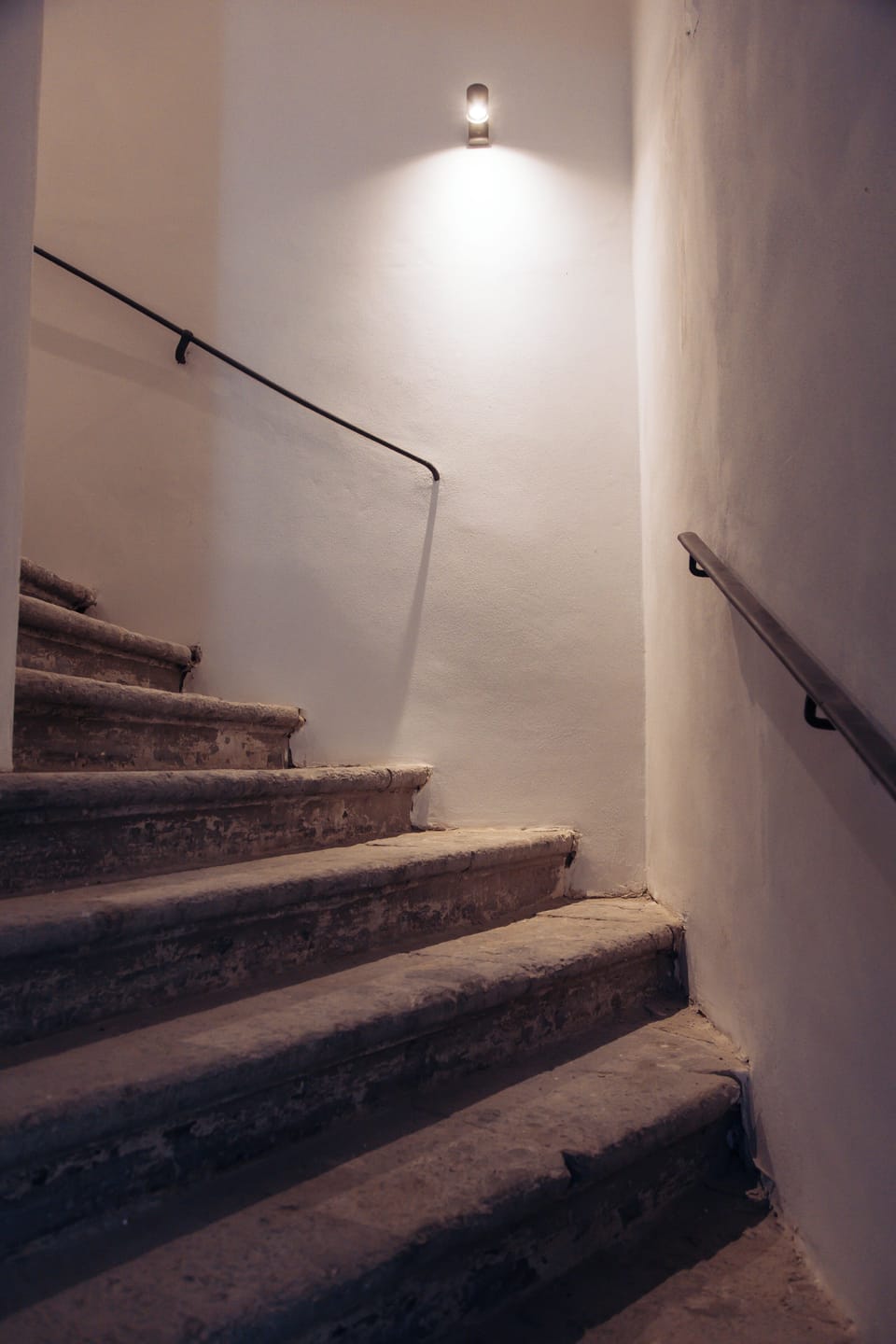 Handrails in stairways